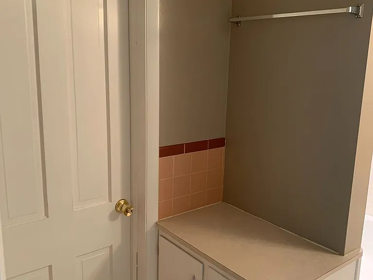 330 E Plum St — Photo 10