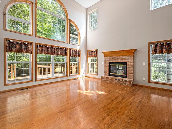 4th image of 1057 Shawnee Ct