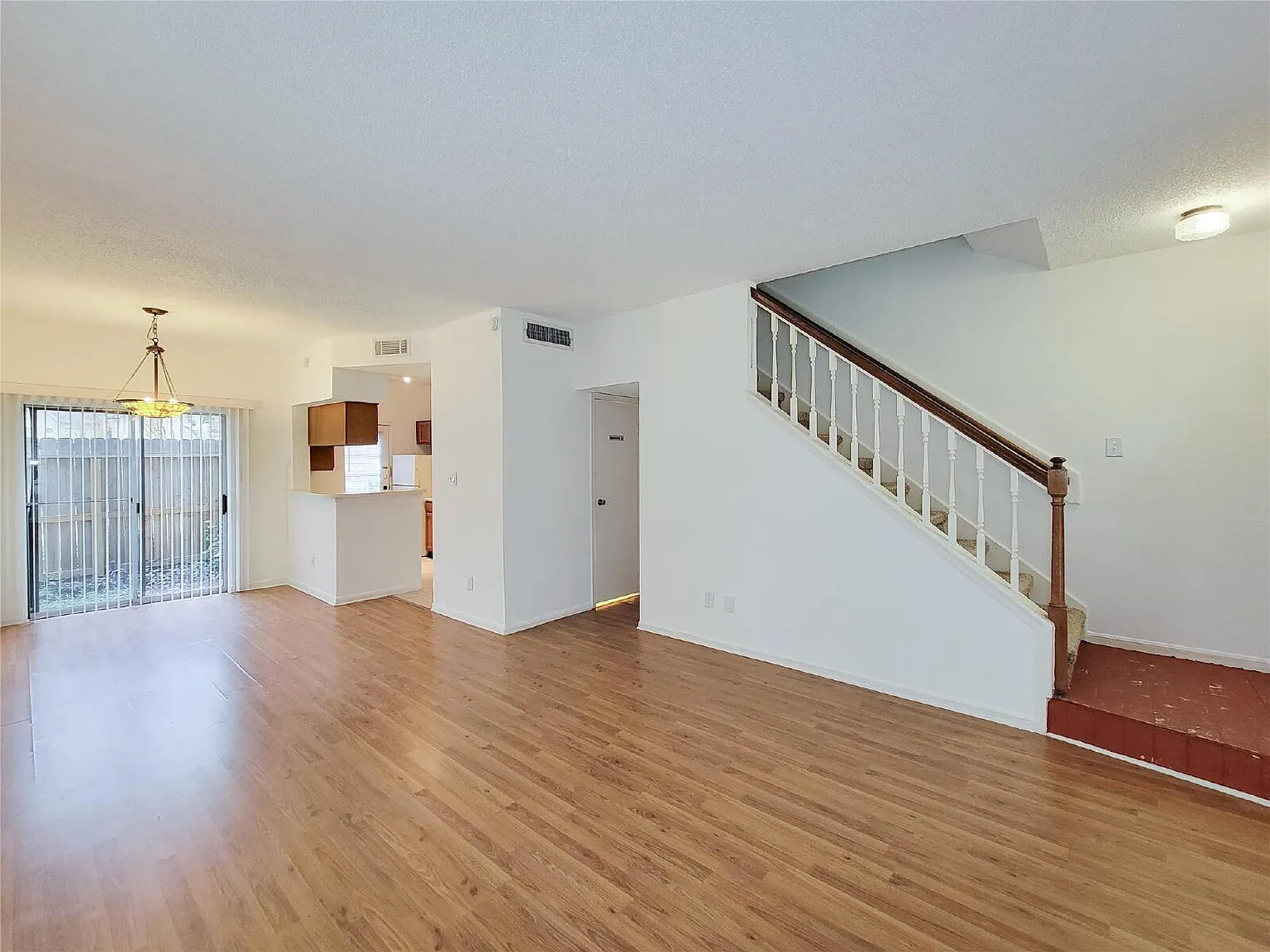2 bed, 1.5 bath, 1104 sqft, $1,295 — Photo 4
