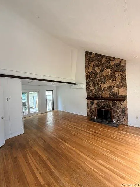 6 bed, 2.5 bath, 1584 sqft, $5,045 — Photo 2