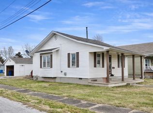 1201 E Bond St, Benton, IL 62812