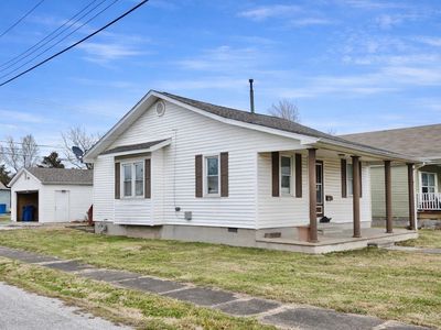 1201 E Bond St, Benton, IL, 62812