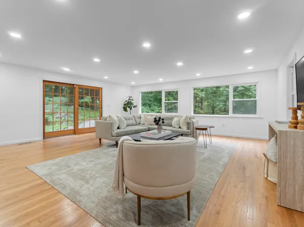 20 Ravenwood Drive, Weston, CT 06883