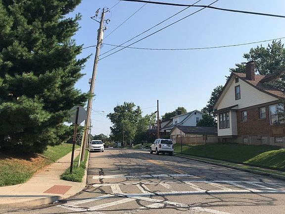 4th image of 3988 Glenmore Ave