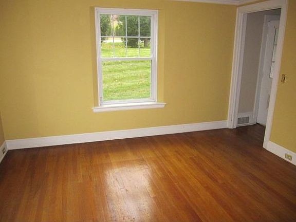 5th image of 522 Grand Ave