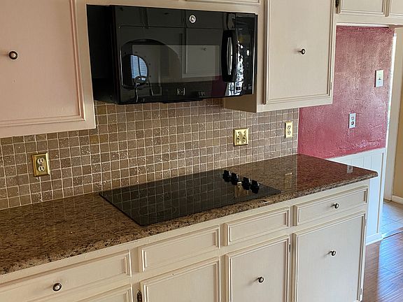 5th image of 625 Ivy Ann Dr