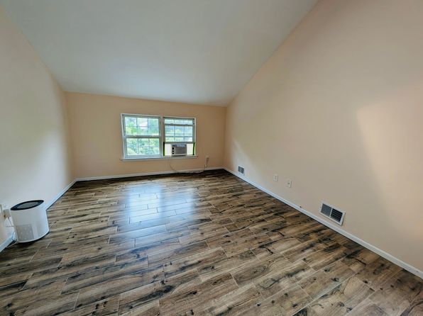 1277 N Railroad Ave FLOOR 1