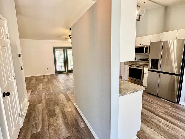 941 Park Valley Cir — Photo 2