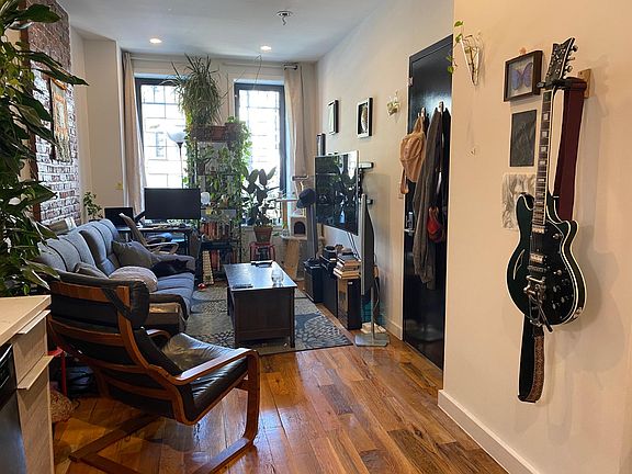 3rd image of 1299 Putnam Ave APT 1R