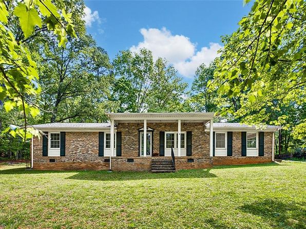 755 Branchwater Rd, Asheboro, NC 27205