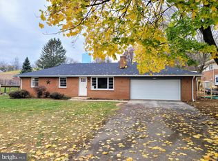 165 W Hanover St, Spring Grove, PA 17362