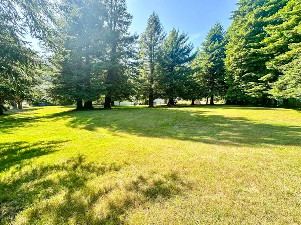 2215 Hunter Creek Rd, Klamath, CA 95548