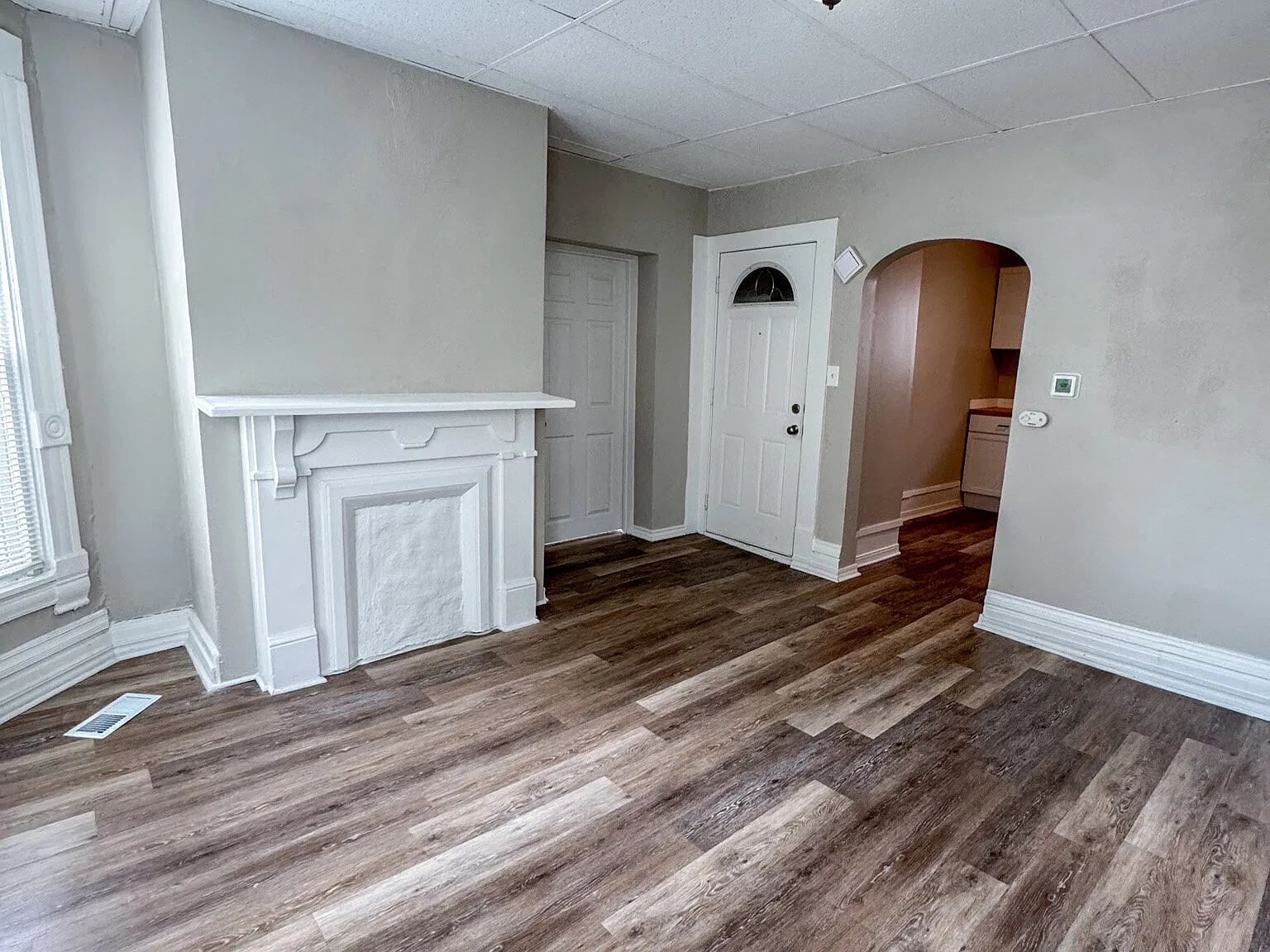 Updated 1 Bed / 1 Bath with Parking on the West Side Near Downtown — Photo 3
