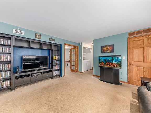5th image of 304 Charlestown Dr