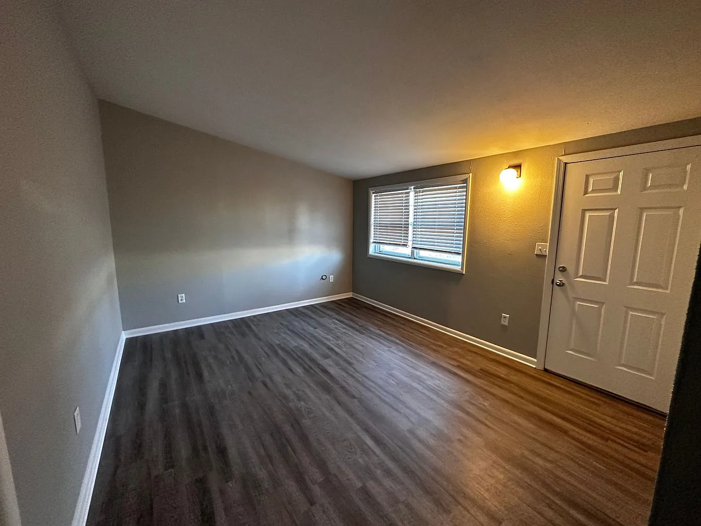 Come take a look at this newly remodeled 3-bedroom 1 bathroom — Photo 2