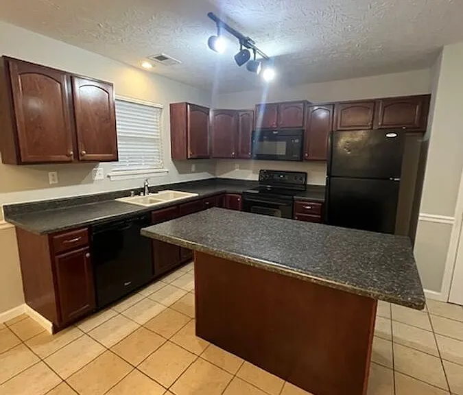 913 Gerardi Rd — Photo 9