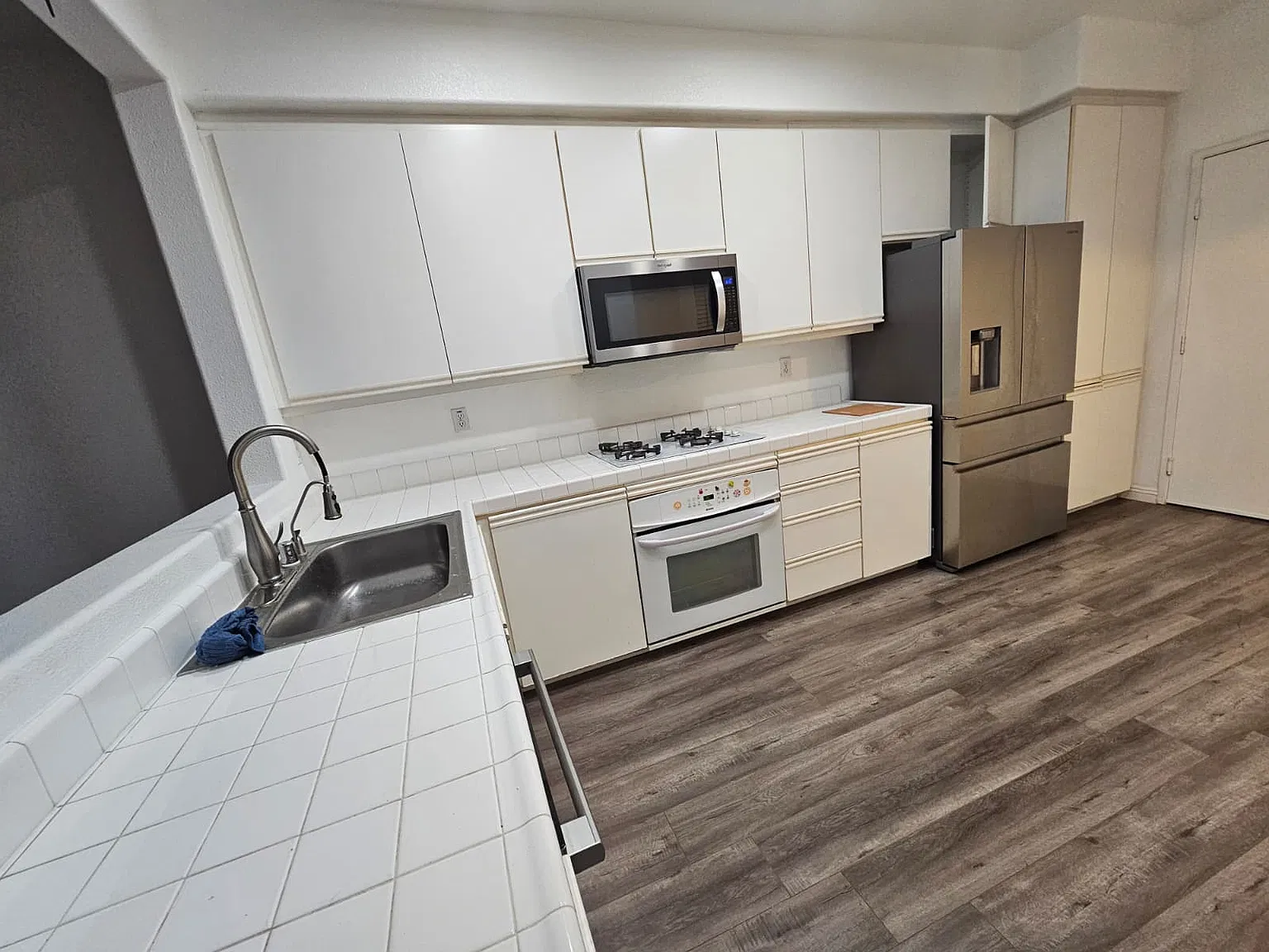 2 bed, 1231 sqft, $3,400 — Photo 4