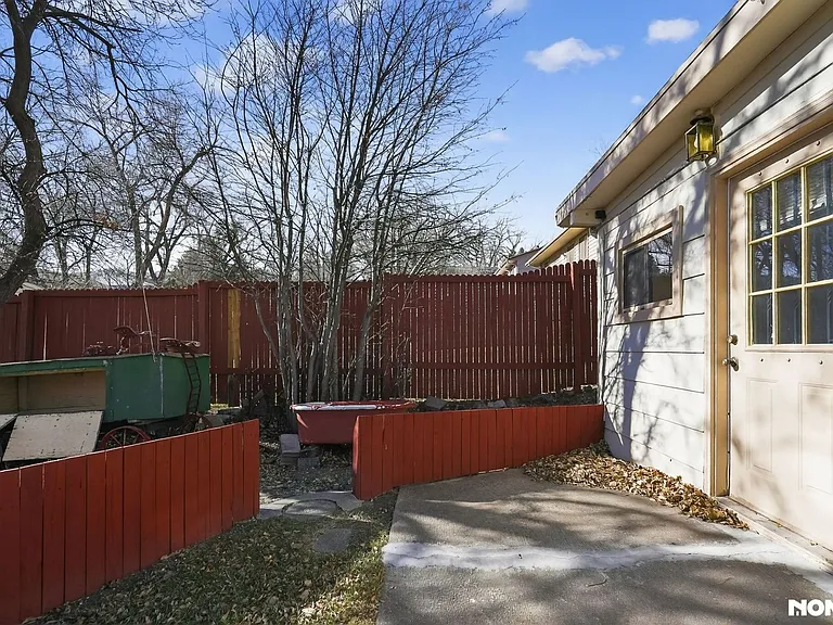 2509 Royalty Ct #B — Photo 30