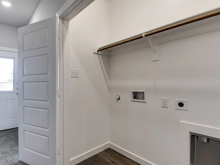 653 Blackland Dr — Photo 10