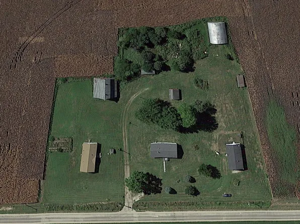 3123 E 1st Rd, Peru, IL 61354