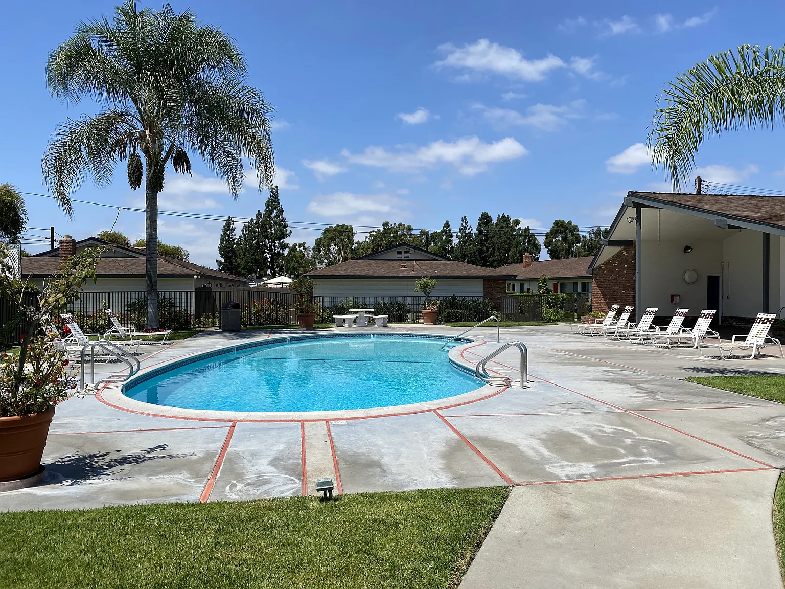 Orangewood Garden Apartments — Photo 2