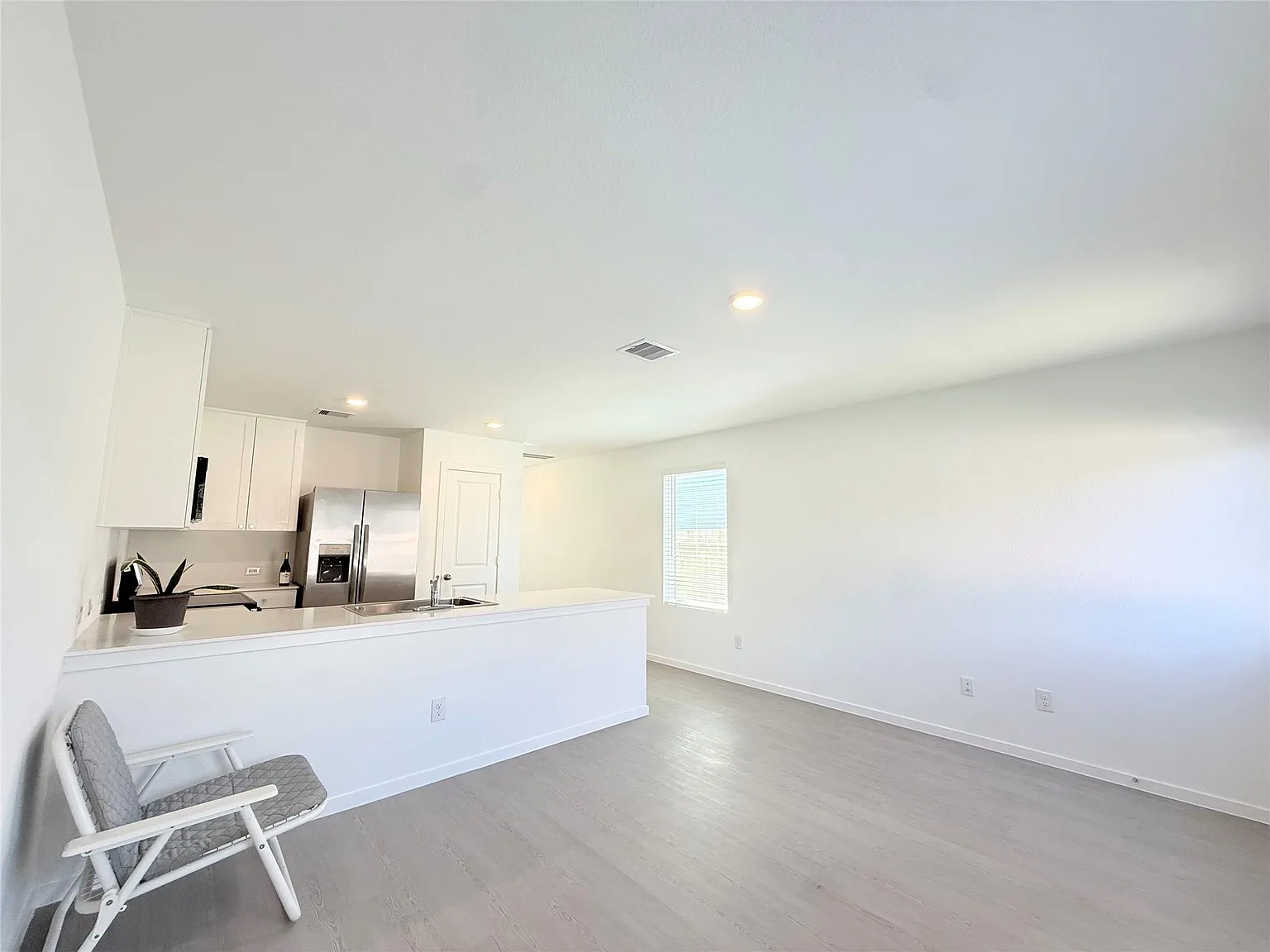 2 bed, 2.5 bath, 1013 sqft, $1,358 — Photo 3