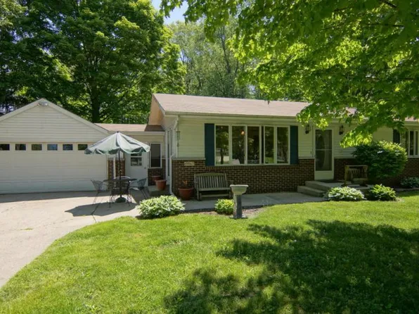 69867 Monroe St, Edwardsburg, MI 49112