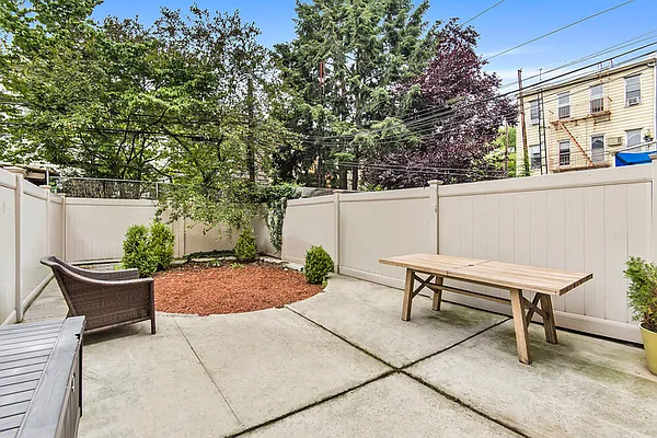 Rented by Compass | media 7