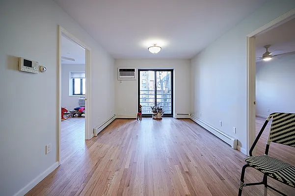 Rented by Perry Associates NYC Inc | media 4