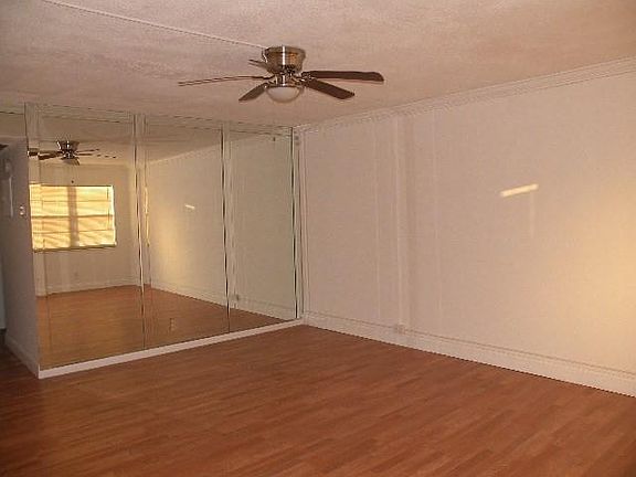 2nd image of 1053 Harwood #1053