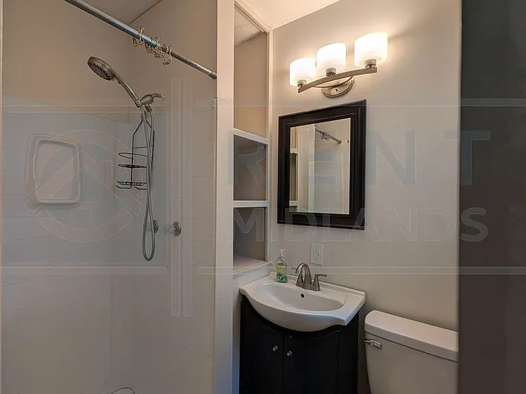 2307 Vine St — Photo 22