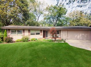 1925 Old Orchard Ct, Rockford, IL 61107