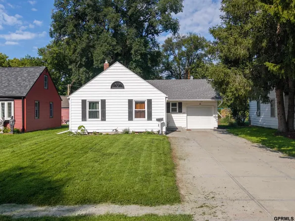 2410 Jefferson St, Bellevue, NE 68005