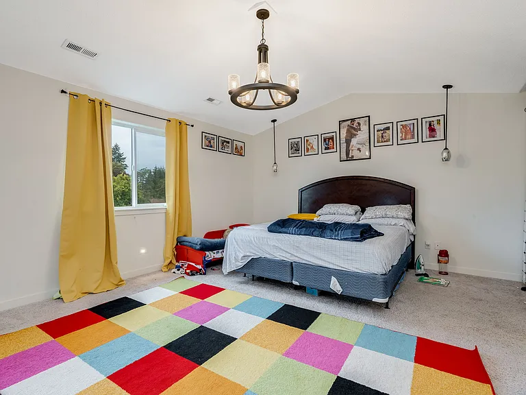 579 NW Adams Ave #1 — Photo 8