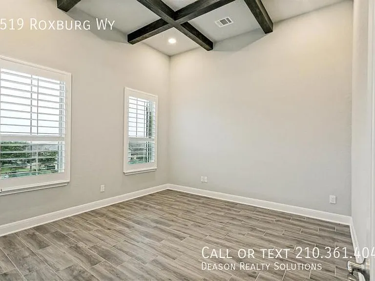 1519 Roxburg Way — Photo 5