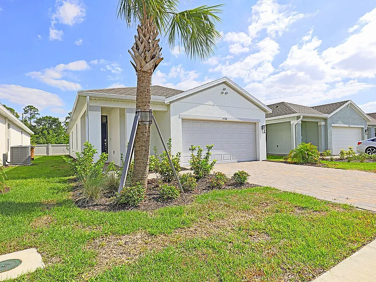 1156 Brooklands Dr — Photo 1
