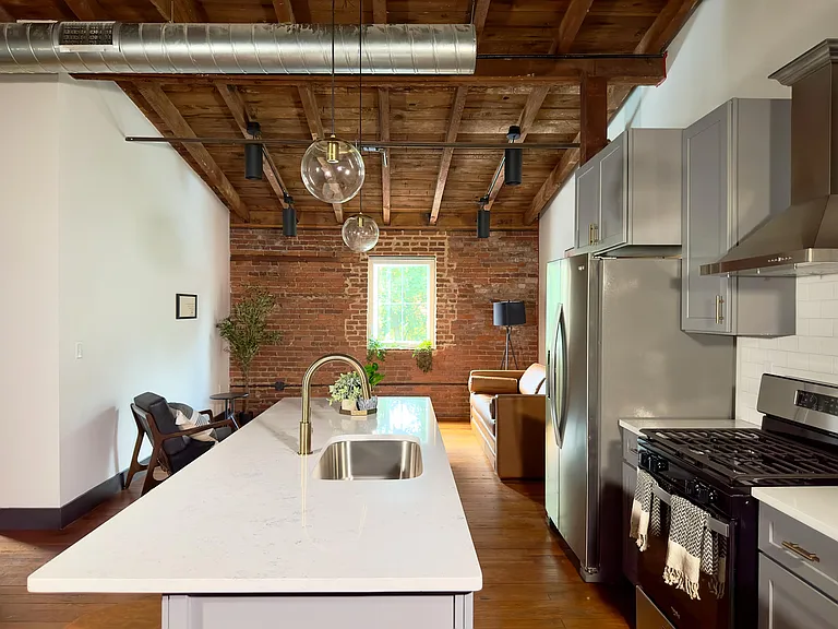 437 W Grant St #302 — Photo 14