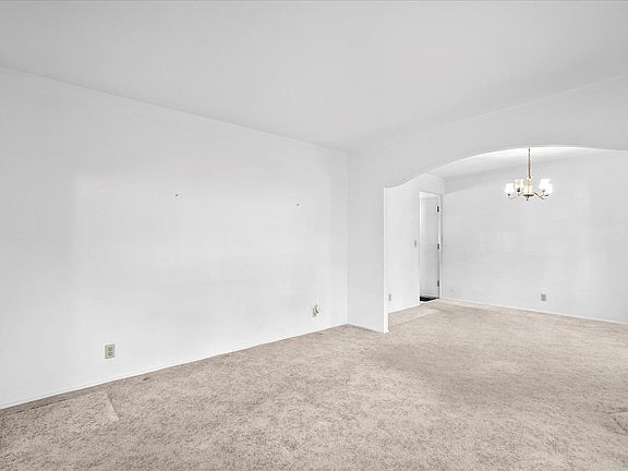 3rd image of 1691 Sherwood Forest Dr