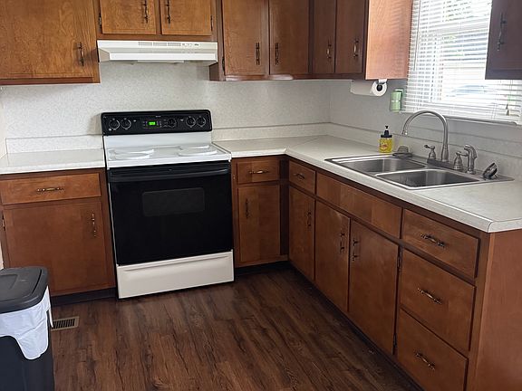 3rd image of 1611 Estes St