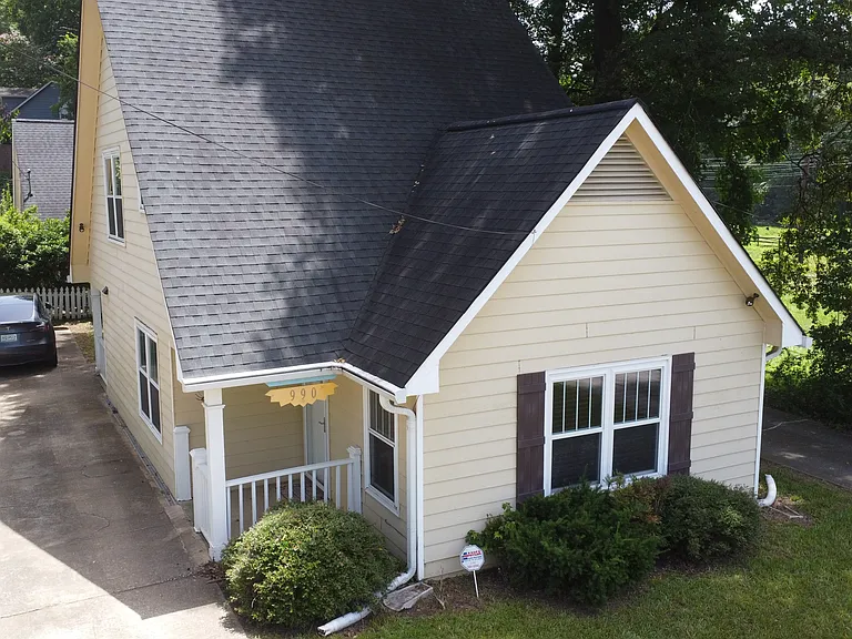 990 Grant St SE — Photo 1