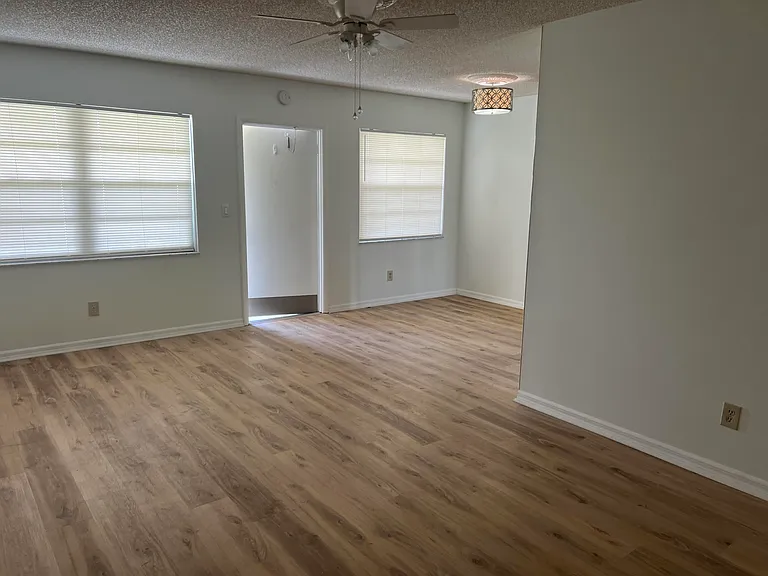 98 Spring Lake Dr #103 — Photo 4