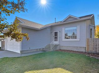 31 E Applegrove Cres SE, Calgary, AB T2A 7P2