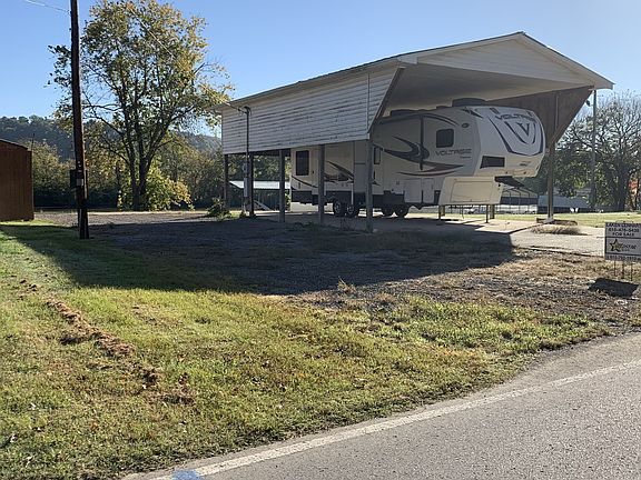 2nd image of 1467 Chapmansboro Rd