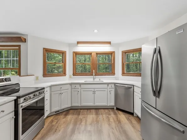 686 Scott Rd, Fitchburg, MA 01420