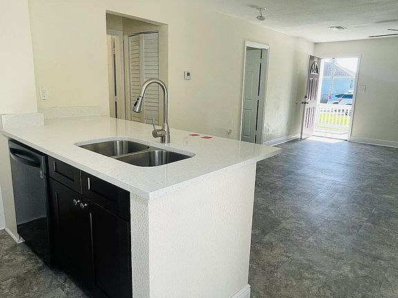 3rd image of 2703 W Spruce St