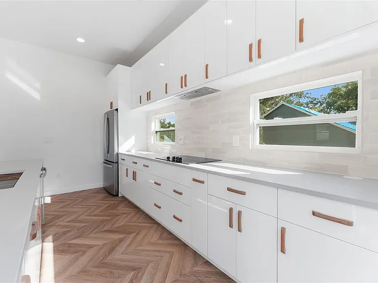 102 W Adalee St #4 — Photo 5