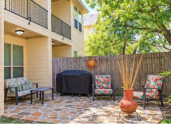3 bed, 1887 sqft, $2,150 — Photo 4