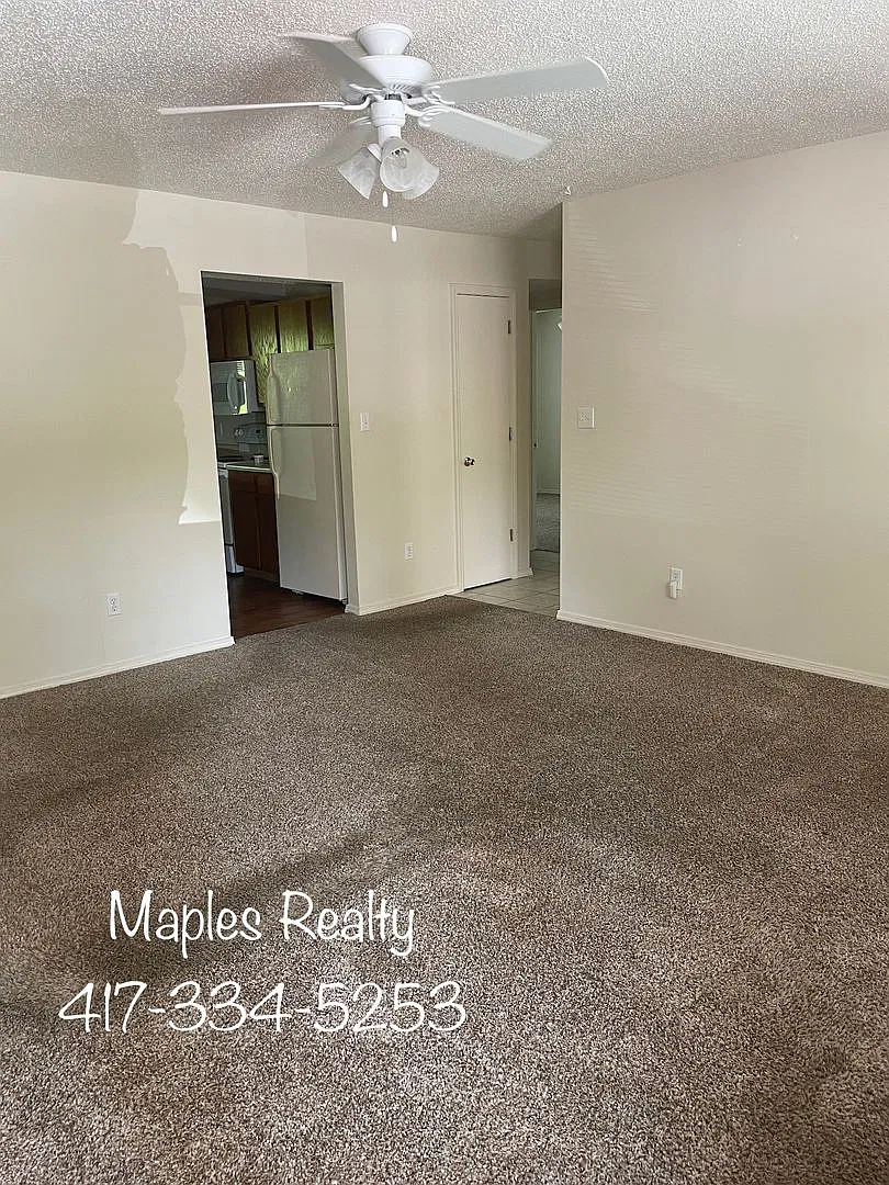 2 bedroom / 1 bathroom apartment — Photo 2