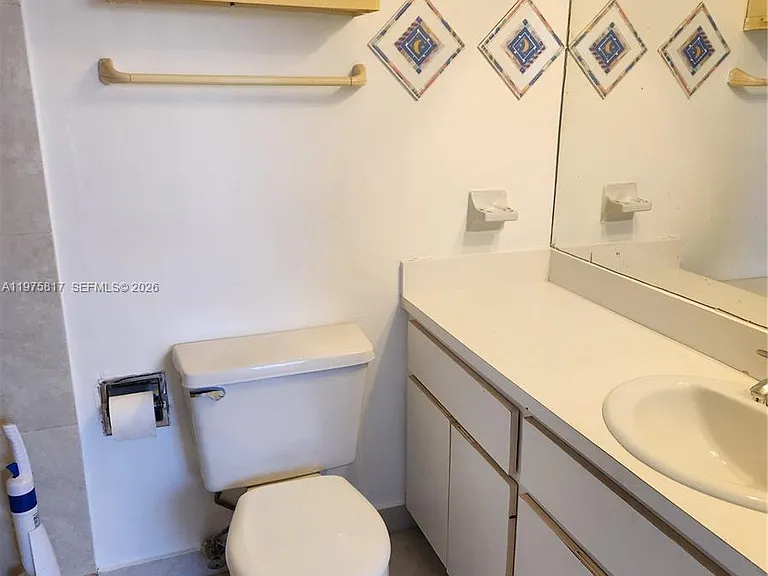 777 SW 9th Ave — Photo 8