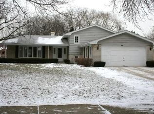 7811 Rohrer Dr, Downers Grove, IL 60516